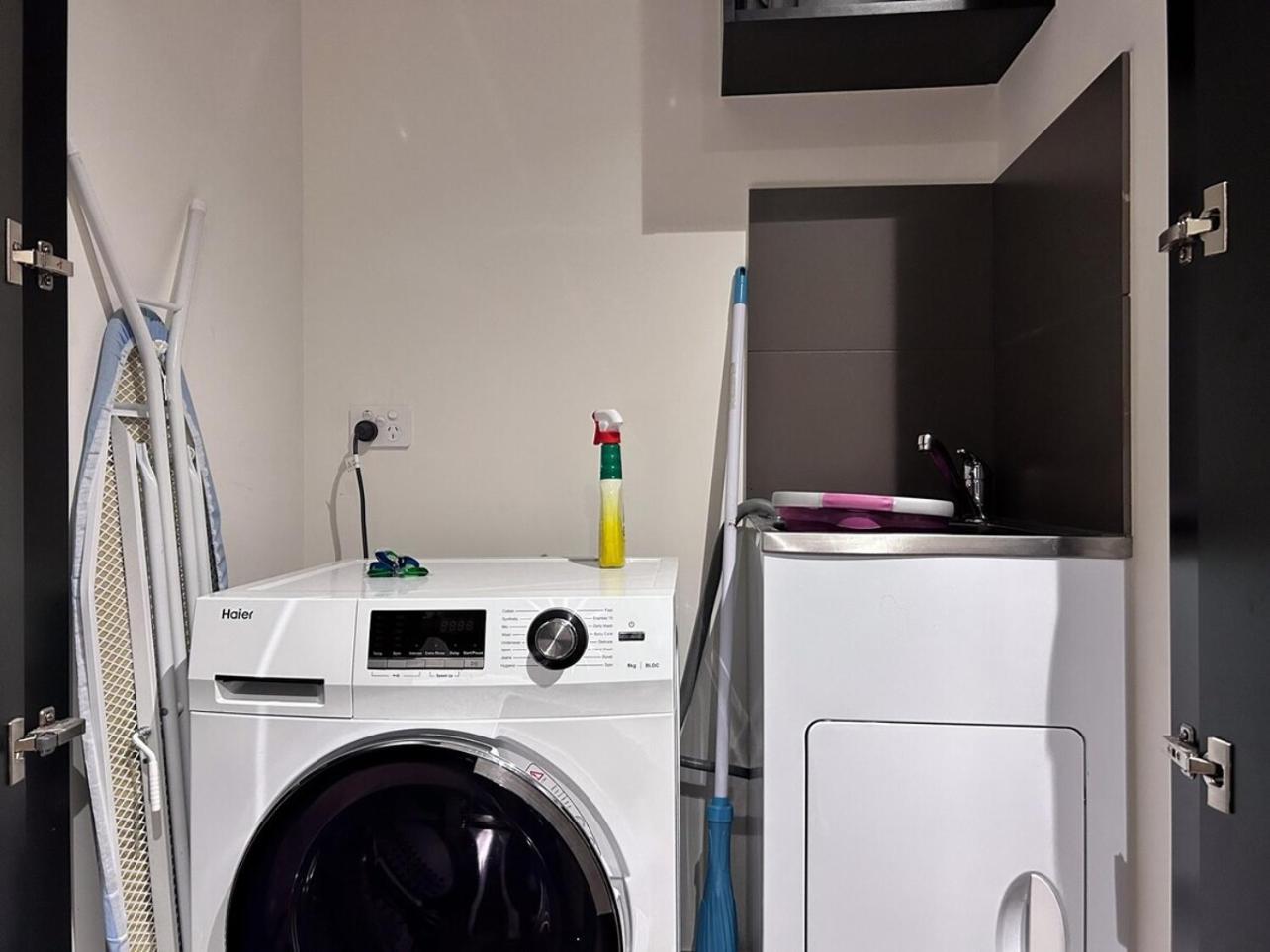 Relaxed 1Br1Ba City View Apt Wifi In Cbd Melbourne Exteriör bild